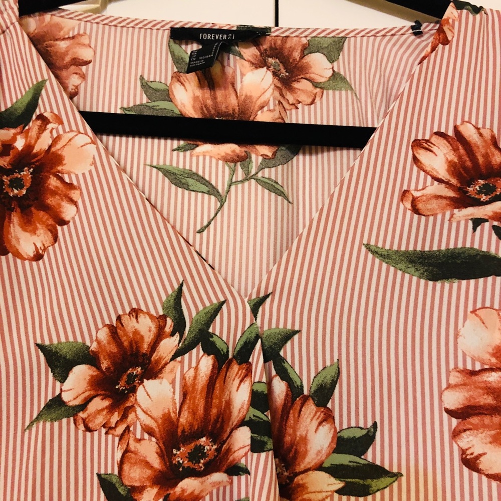 Flowered blouse - Picture 2 of 5
